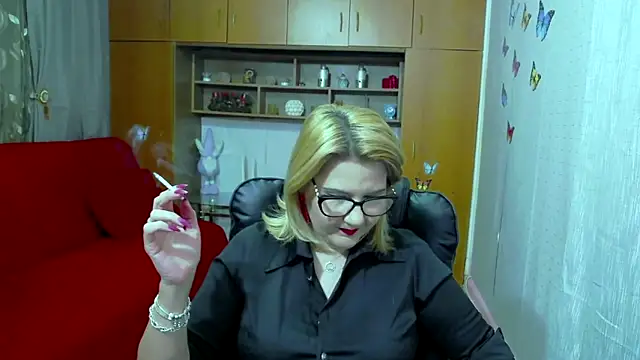 LucilleFenlys online show from March 4, 2025, 7:43 pm