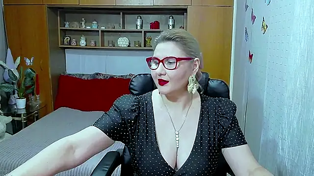 LucilleFenlys online show from March 13, 2026, 8:59 pm