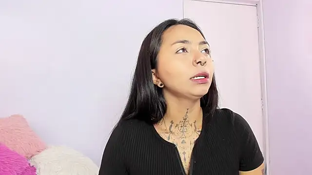 miss soffi  online show from September 27, 2025, 12:21 pm