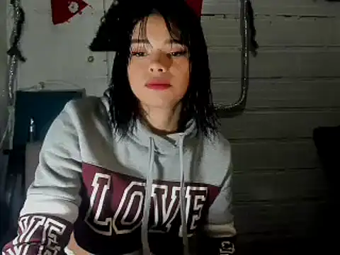 sarasandle online show from January 6, 2025, 4:47 am