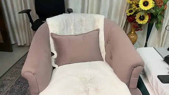mahimagicdoll DESI online show from March 12, 2025, 12:57 pm