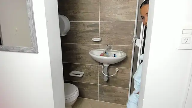 Snapshot of isabella_florez chatting on January 21, 2025, 6:02 pm isabella florez online show from January 21, 2025, 6:02 pm