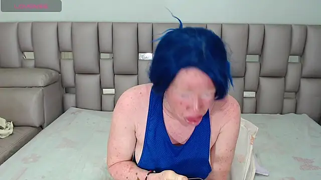 Kittywhiteass online show from October 9, 2025, 4:43 am