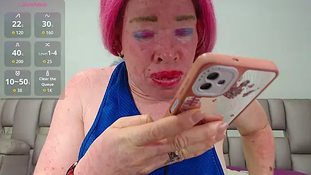 Kittywhiteass online show from November 13, 2025, 7:29 am