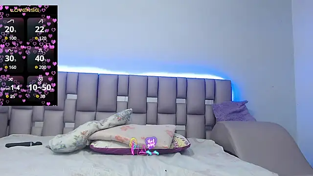 Kittywhiteass online show from February 18, 2026, 12:17 am