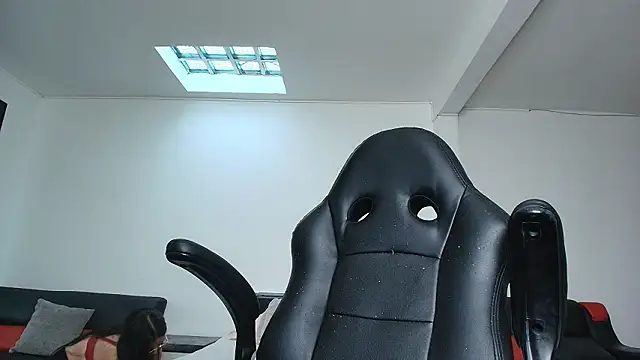 yesie hot online show from February 17, 2026, 1:18 pm