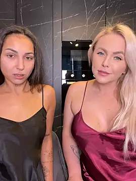 Snapshot of Keep_us_wild chatting on December 19, 2024, 4:45 am Keep us wild online show from December 19, 2024, 4:45 am