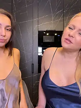 Snapshot of Keep_us_wild chatting on February 9, 2025, 10:43 pm Keep us wild online show from February 9, 2025, 10:43 pm