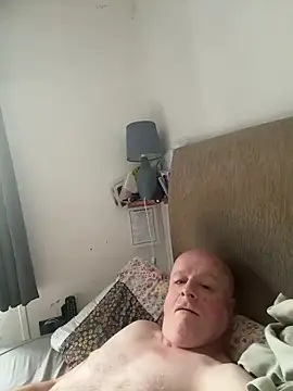 Snapshot of locallad88 chatting on October 14, 2025, 8:04 am locallad88 online show from October 14, 2025, 8:04 am