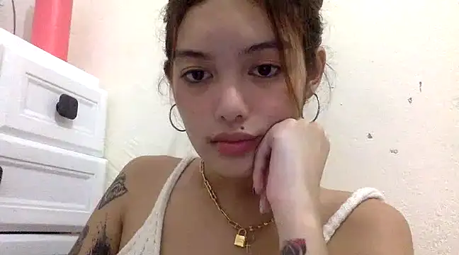 Snapshot of AlexandraMooree chatting on February 23, 2025, 1:53 pm AlexandraMooree online show from February 23, 2025, 1:53 pm