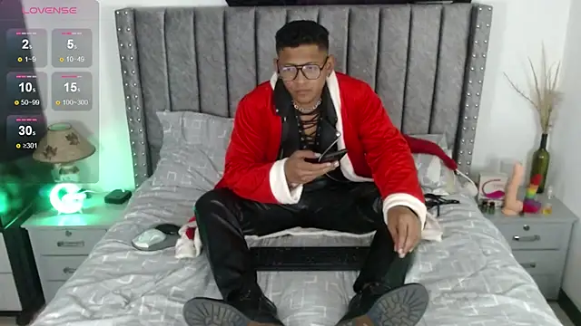 TomLover 12 online show from December 18, 2024, 9:40 pm