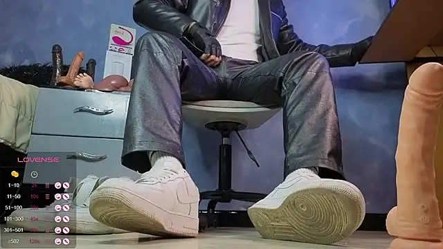 TomLover 12 online show from February 26, 2026, 5:23 pm