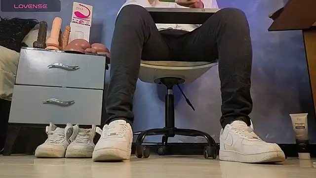 TomLover 12 online show from March 4, 2026, 1:00 am