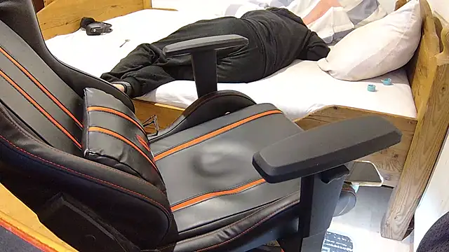 KmlBI26 online show from October 29, 2025, 7:15 pm