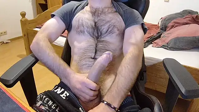 KmlBI26 online show from December 18, 2025, 9:43 pm