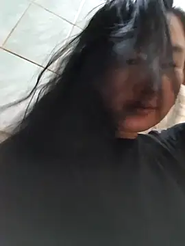 Snapshot of Bet_Lu chatting on November 15, 2025, 10:45 am Bet Lu online show from November 15, 2025, 10:45 am