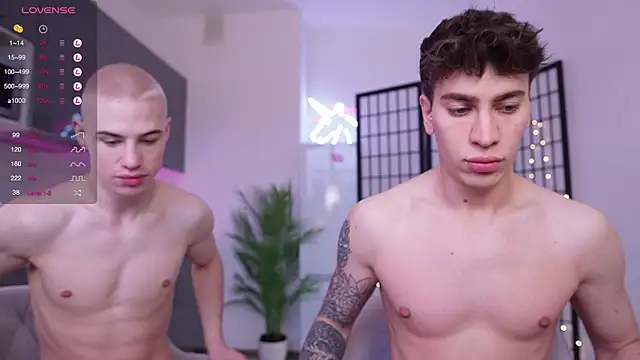 Snapshot of Evan__White_ chatting on December 2, 2024, 8:09 am Evan White online show from December 2, 2024, 8:09 am