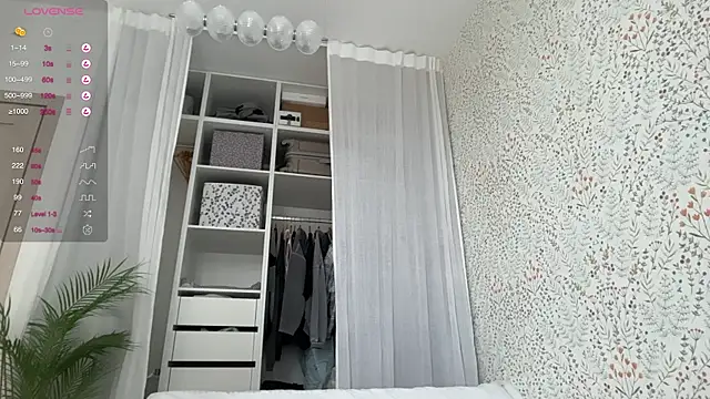 Snapshot of Evan__White_ chatting on September 14, 2025, 6:01 am Evan White online show from September 14, 2025, 6:01 am