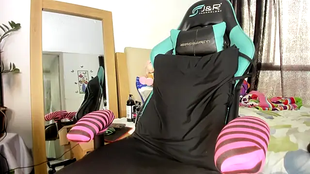 Hot Brunette34 online show from February 20, 2025, 7:19 pm