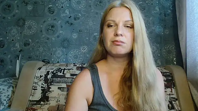 Snapshot of BlondeFox chatting on August 3, 2026, 5:39 am BlondeFox online show from August 3, 2026, 5:39 am