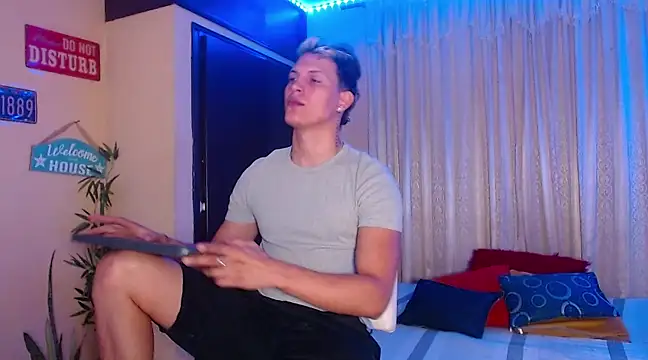 DavidNeill online show from March 17, 2025, 8:51 pm