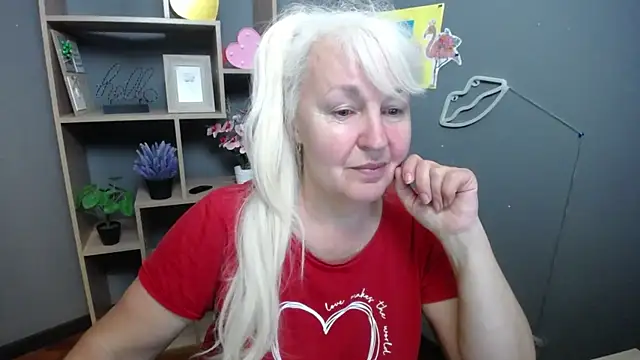 Snapshot of BlondyLeeBest chatting on May 12, 2026, 6:27 pm BlondyLeeBest online show from May 12, 2026, 6:27 pm