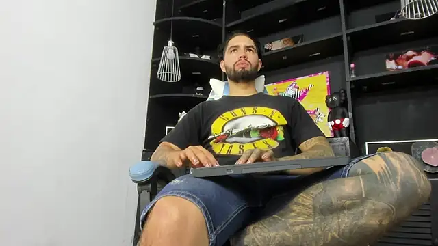 matteosantos online show from February 3, 2025, 8:57 pm