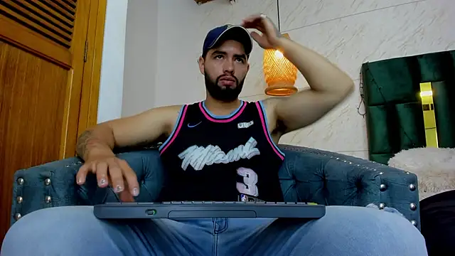 matteosantos online show from February 8, 2025, 11:33 am