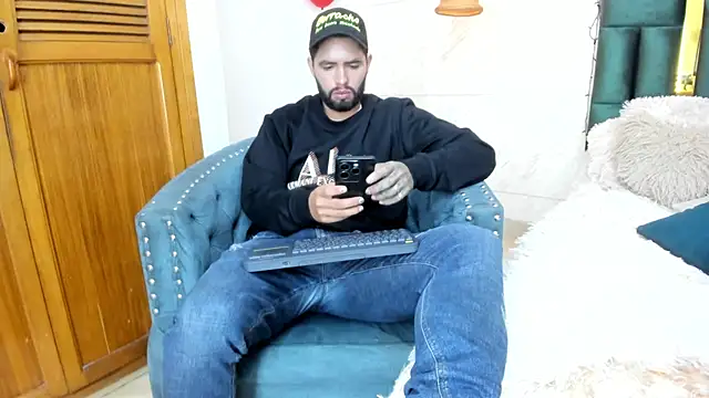 matteosantos online show from February 18, 2025, 11:22 am