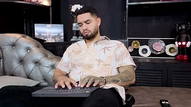 matteosantos online show from October 4, 2025, 11:52 am