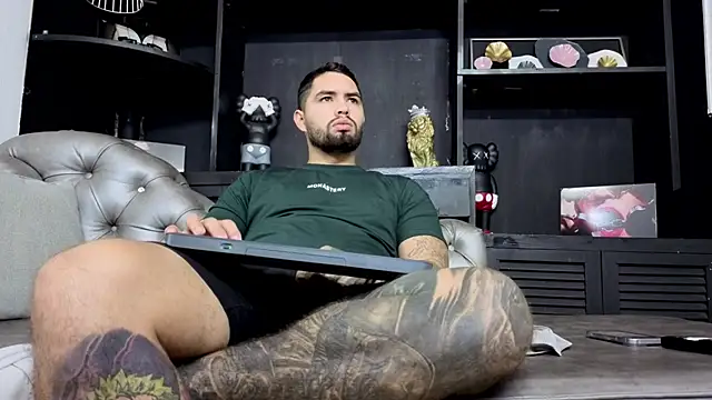 matteosantos online show from December 14, 2025, 11:59 am