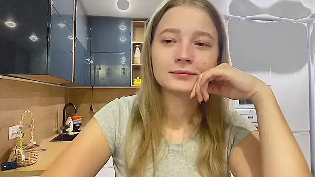 Snapshot of CharmingSarah chatting on September 13, 2025, 3:45 pm CharmingSarah online show from September 13, 2025, 3:45 pm