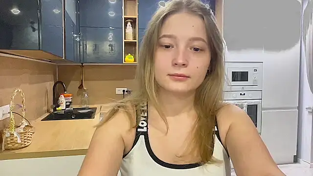 Snapshot of CharmingSarah chatting on October 4, 2025, 3:32 pm CharmingSarah online show from October 4, 2025, 3:32 pm