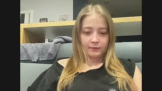 Snapshot of CharmingSarah chatting on February 25, 2026, 5:33 pm CharmingSarah online show from February 25, 2026, 5:33 pm