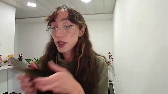 NicoleCortez online show from March 7, 2025, 1:42 am