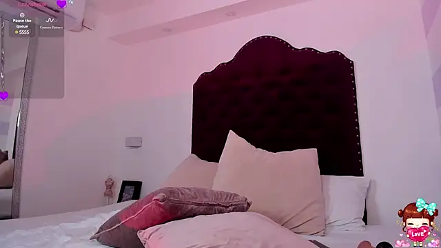 lucyycy online show from February 15, 2025, 8:43 pm