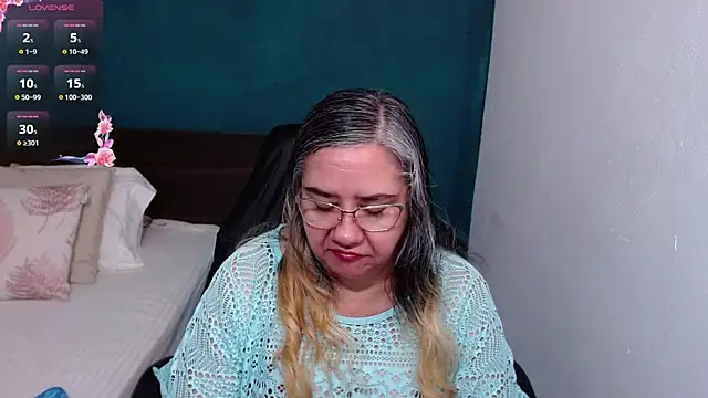 scaelettdubois online show from September 21, 2025, 9:05 pm