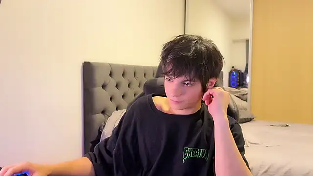 SasukeUhchiaa online show from March 19, 2025, 12:37 am