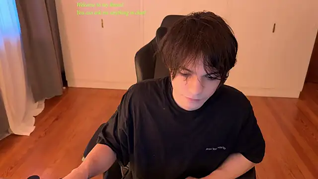 Snapshot of SasukeUhchiaa chatting on August 2, 2026, 9:02 pm SasukeUhchiaa online show from August 2, 2026, 9:02 pm