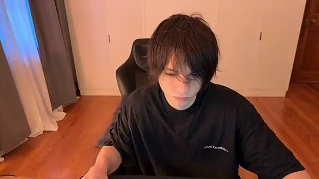 Snapshot of SasukeUhchiaa chatting on August 4, 2026, 11:02 am SasukeUhchiaa online show from August 4, 2026, 11:02 am