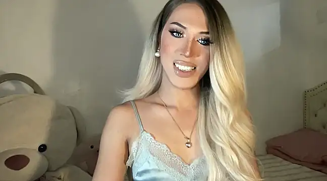 Snapshot of Ts_glamxxxx chatting on February 2, 2025, 10:35 am Ts glamxxxx online show from February 2, 2025, 10:35 am