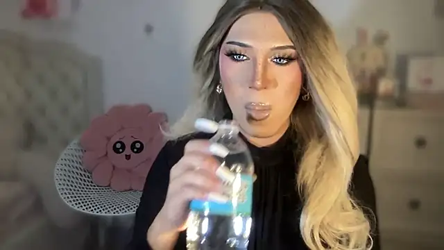 Ts glamxxxx online show from October 4, 2025, 12:19 am