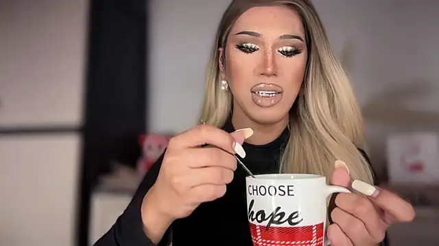 Ts glamxxxx online show from January 8, 2026, 12:35 am