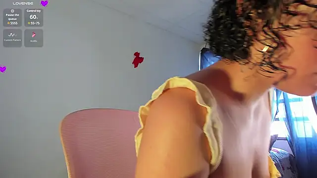 cailynhot online show from January 18, 2025, 4:42 pm