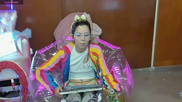 Skinygirl online show from March 23, 2026, 10:58 pm