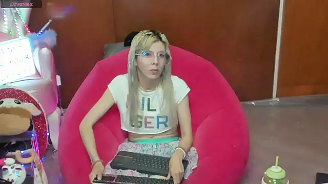 Skinygirl online show from June 20, 2026, 12:14 am