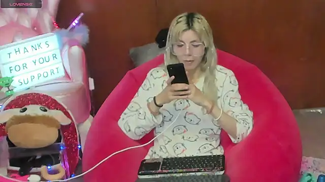 Skinygirl online show from June 20, 2026, 10:34 pm