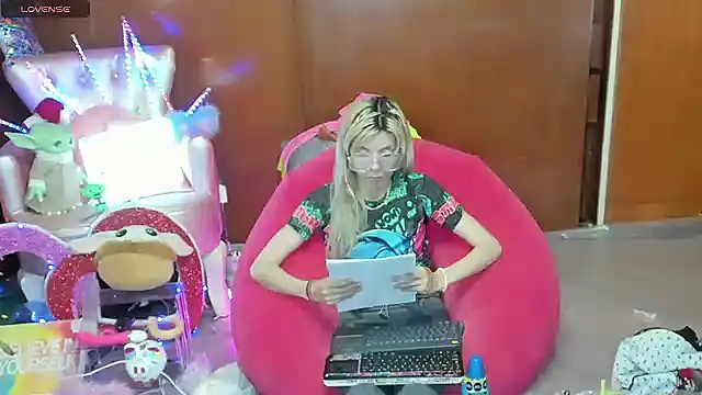 Skinygirl online show from July 1, 2026, 12:34 am