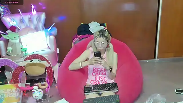 Skinygirl online show from July 11, 2026, 12:46 am