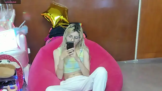 Skinygirl online show from July 21, 2026, 11:18 pm